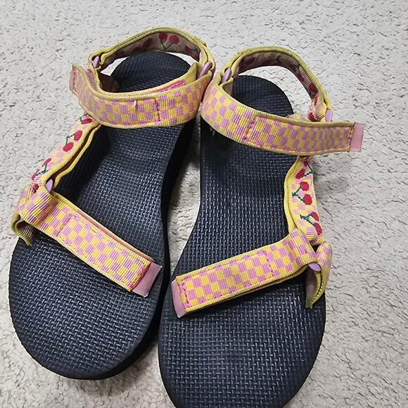 Teva Shoes - Teva Cherry Blossom Strappy Sandals  Size 8